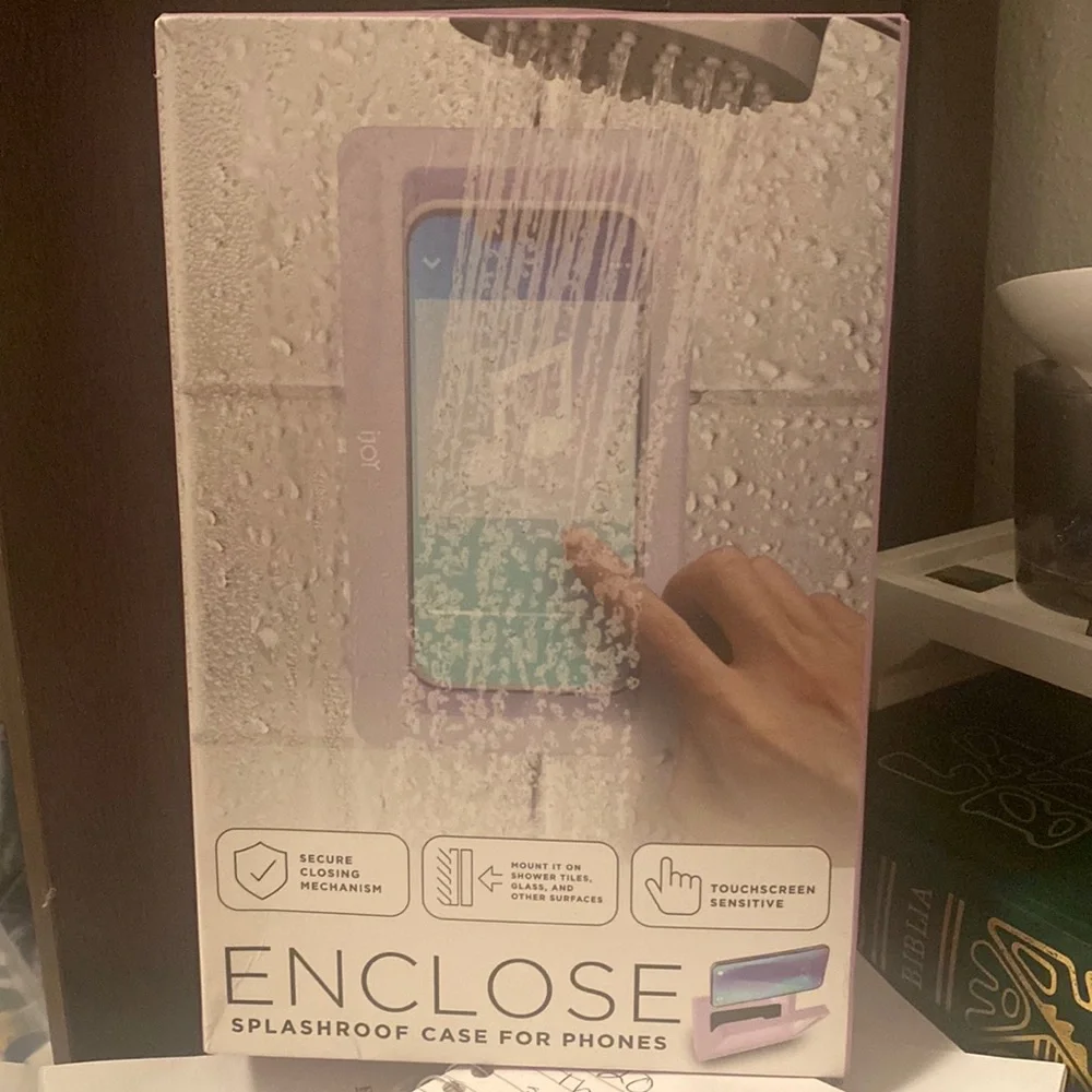 Splashproof shower phone case